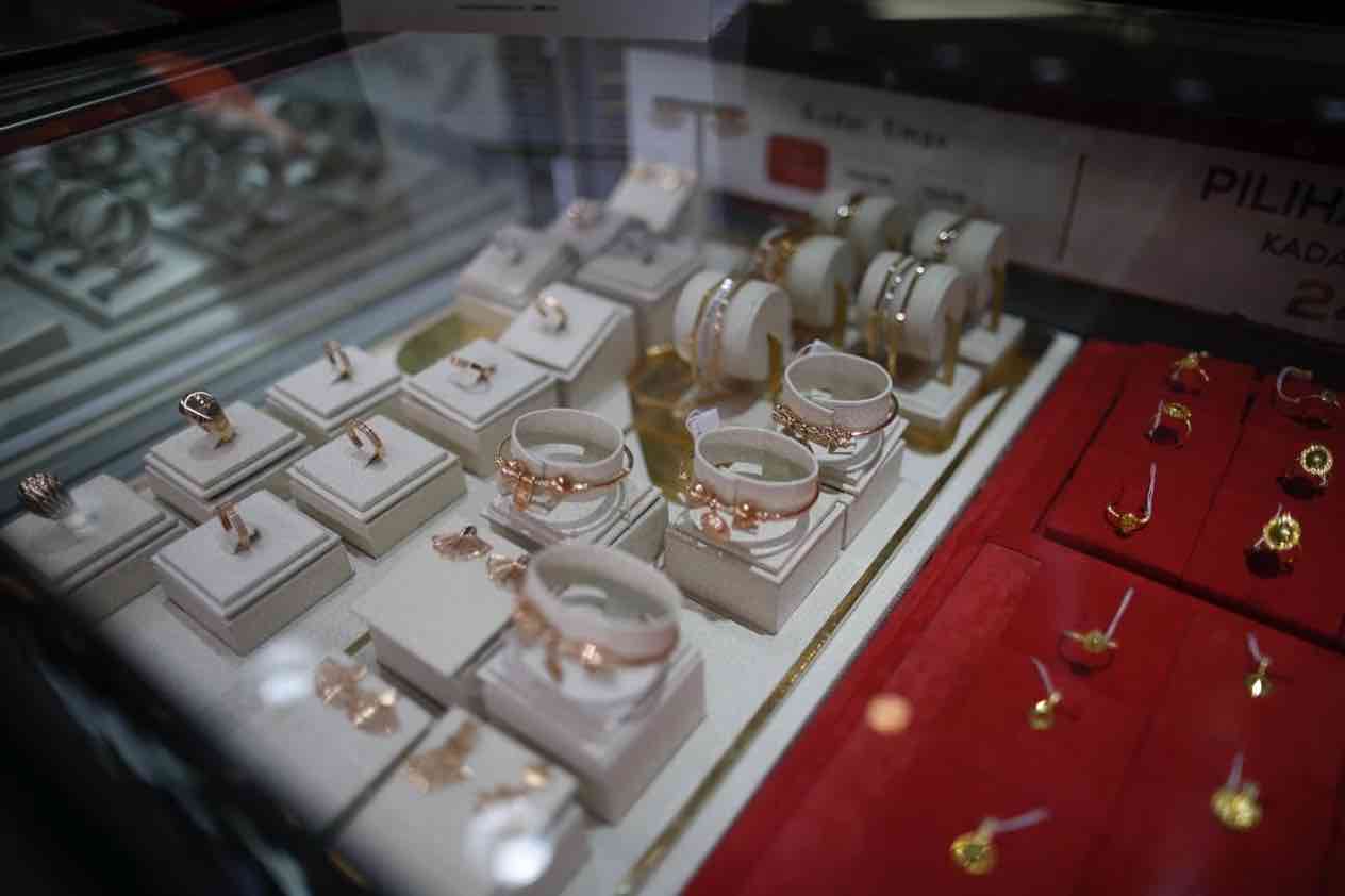 Emas Menguat, Pasar Waspada Jelang Negosiasi AS-China