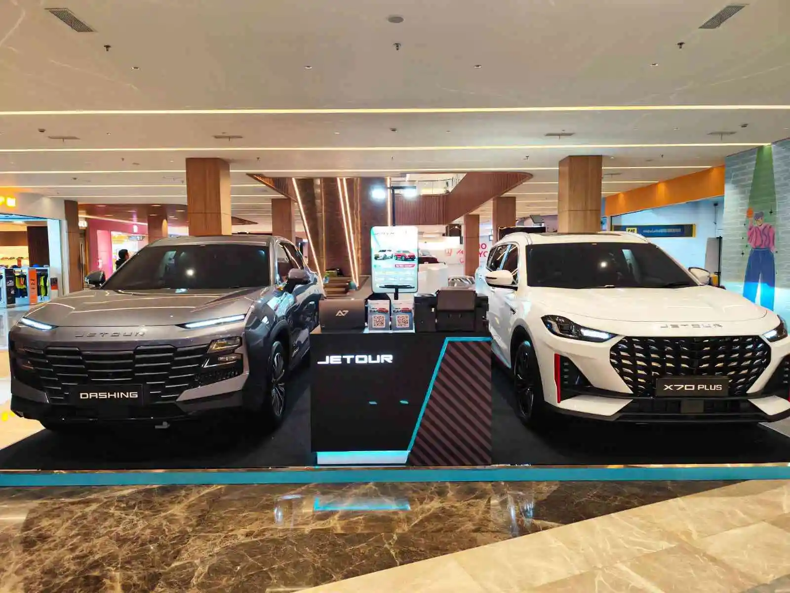 Jetour Pamer SUV Futuristik, Harga Mulai Rp360 Juta