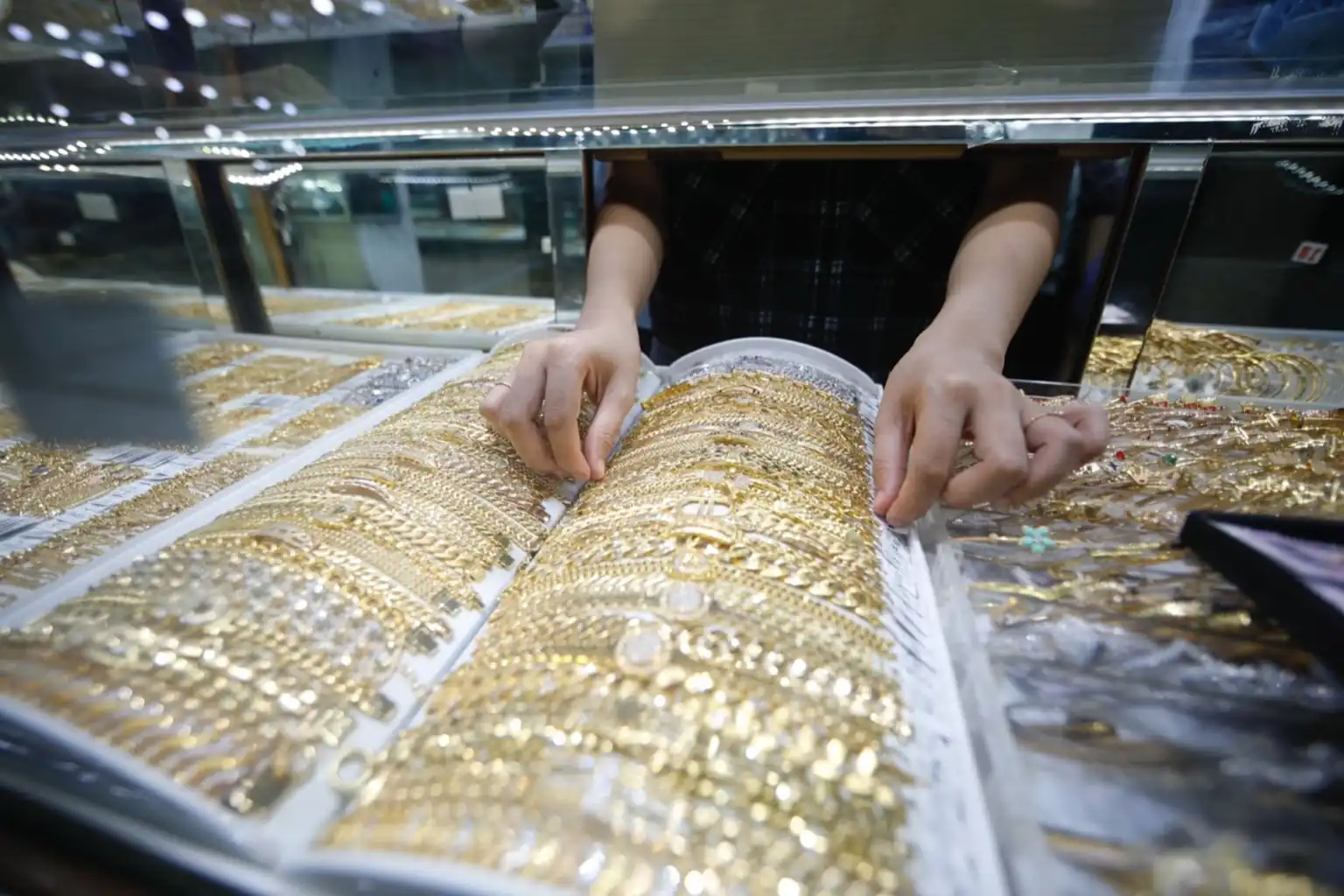 Harga Emas Tembus USD3.350, Investor Kabur dari Risiko