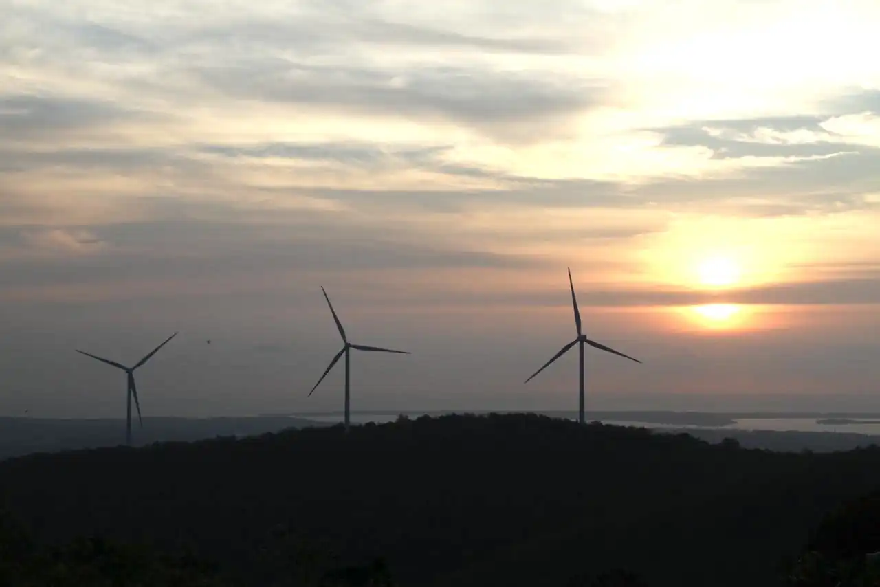 Indonesia bisa Listriki Pusat Data ASEAN dengan Enegi Surya dan Angin