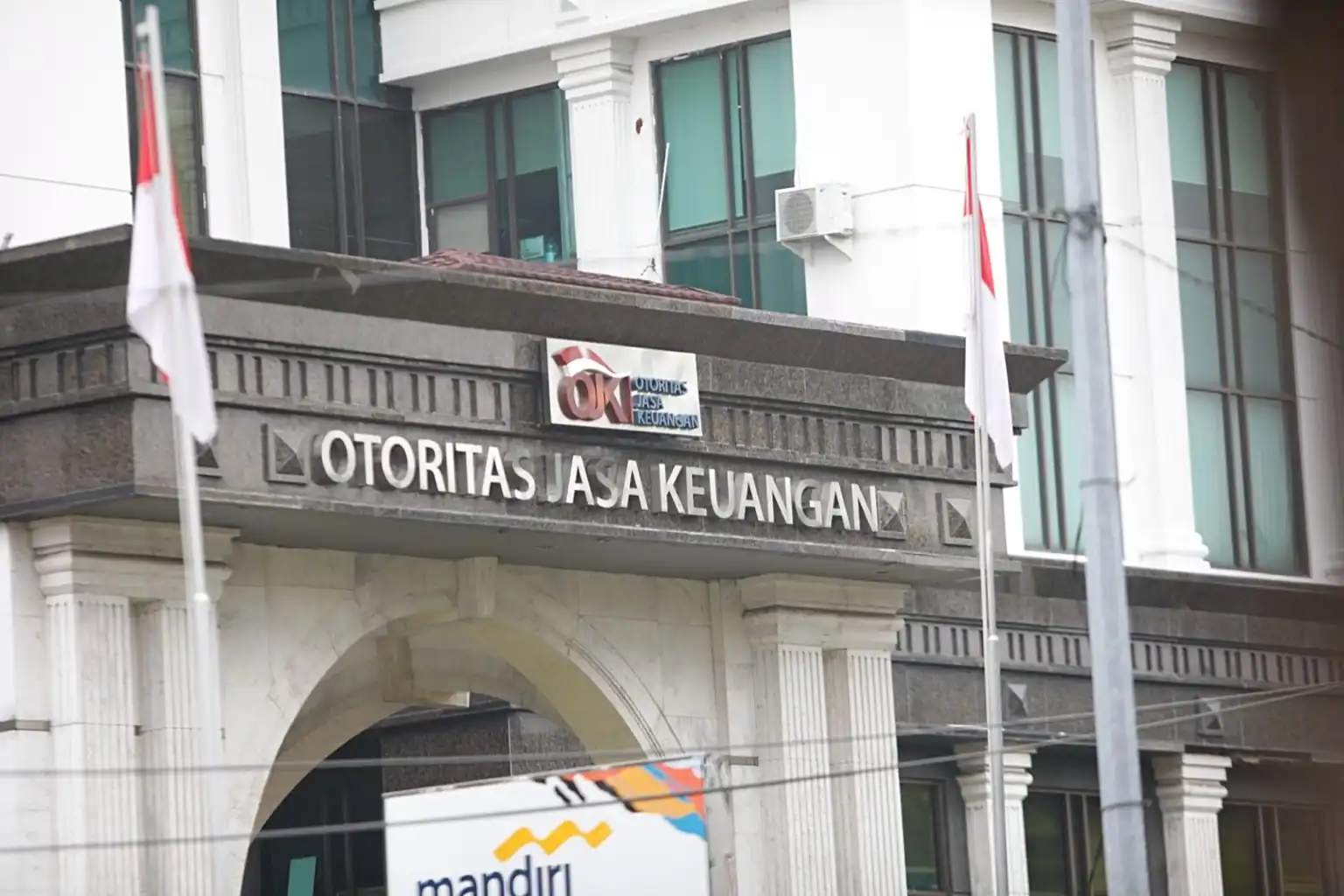 OJK Soroti Literasi Keuangan Syariah RI: Masih Banyak PR