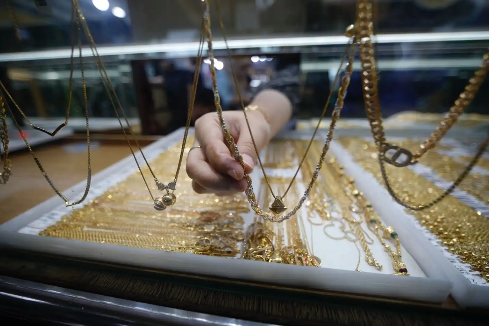 Harga Emas Antam Terperosok, Anjlok Hingga Rp23.000