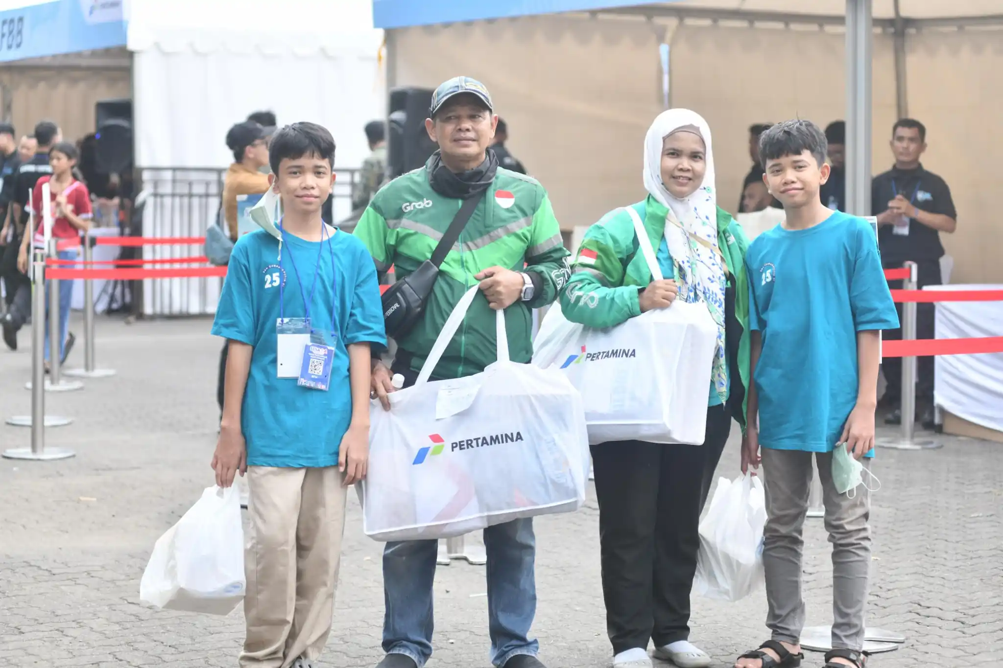 Seribu Senyum Anak Indonesia dari Seribu Seragam Sekolah Bersama Pertamina