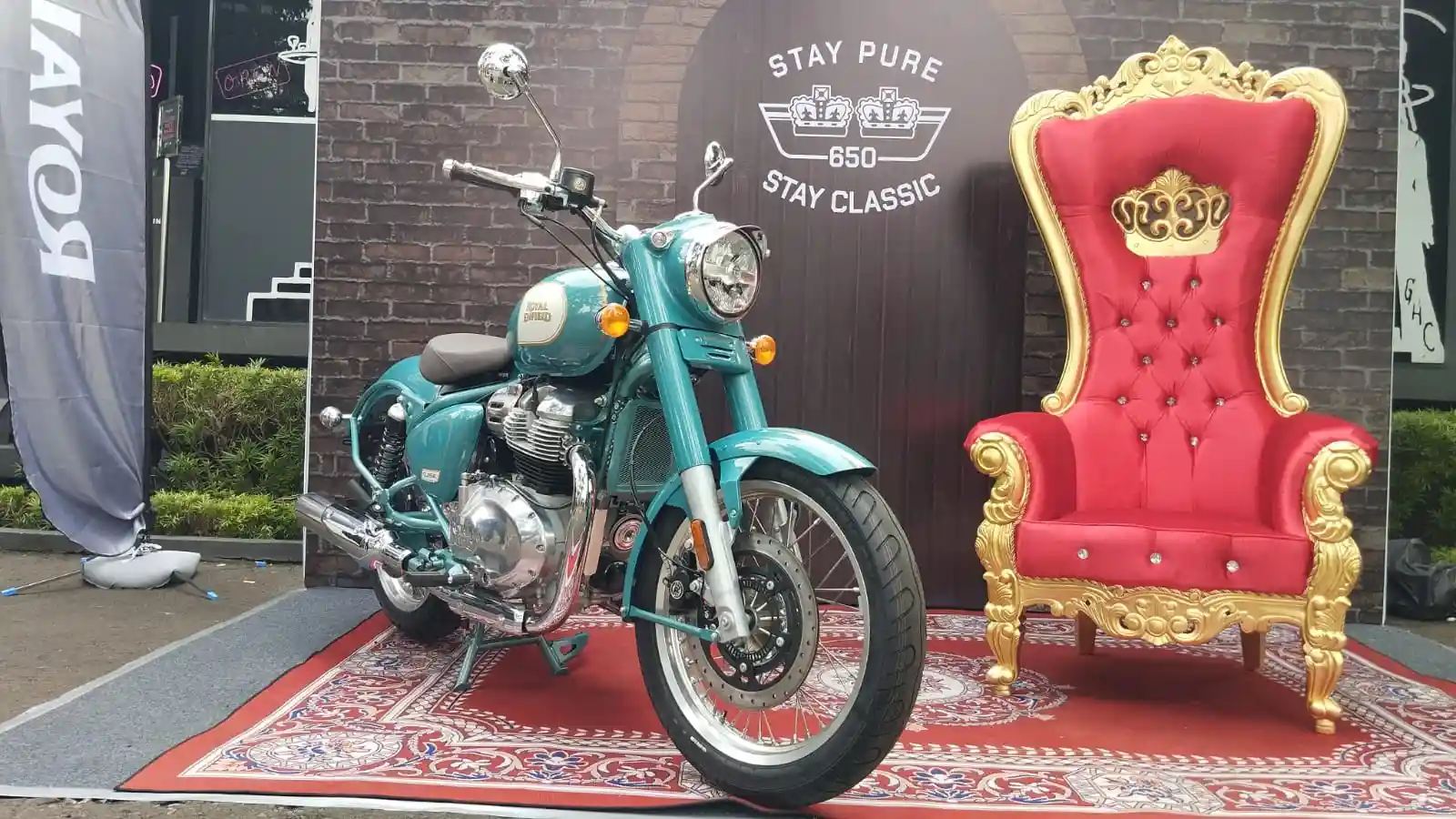 Royal Enfield Luncurkan Moge Retro Classic 650 di Indonesia
