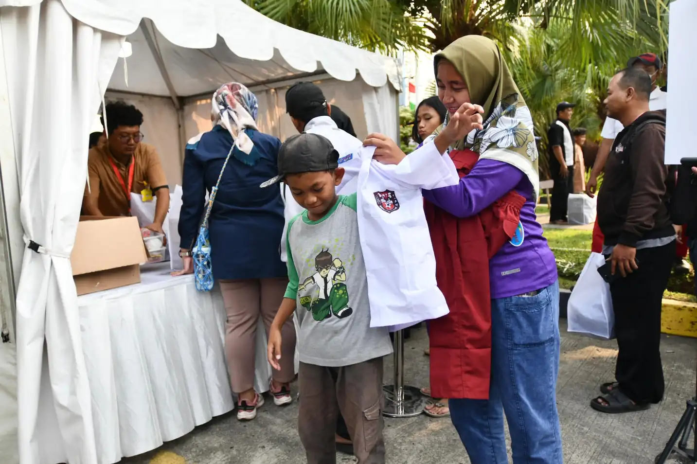 Berikan Seribu Seragam Sekolah, Pertamina Tebar Energi di Bulan Kemerdekaan