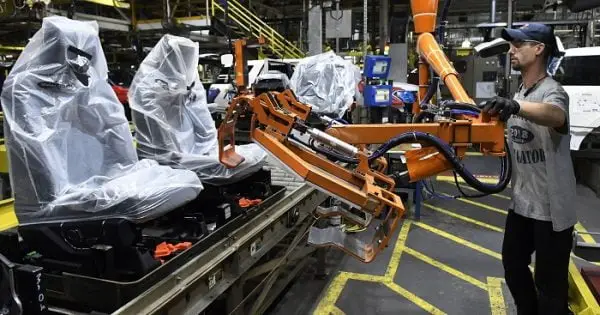 400 Ekonom Desak Pemerintah Longgarkan Aturan TKDN