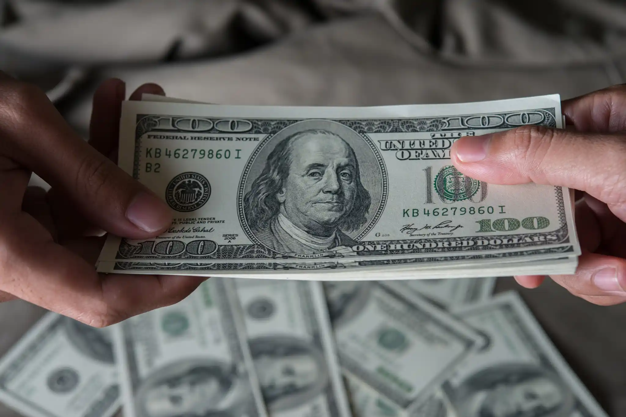 Rupiah Berpeluang Menguat, Dolar AS Tertekan Menjelang Keputusan FOMC