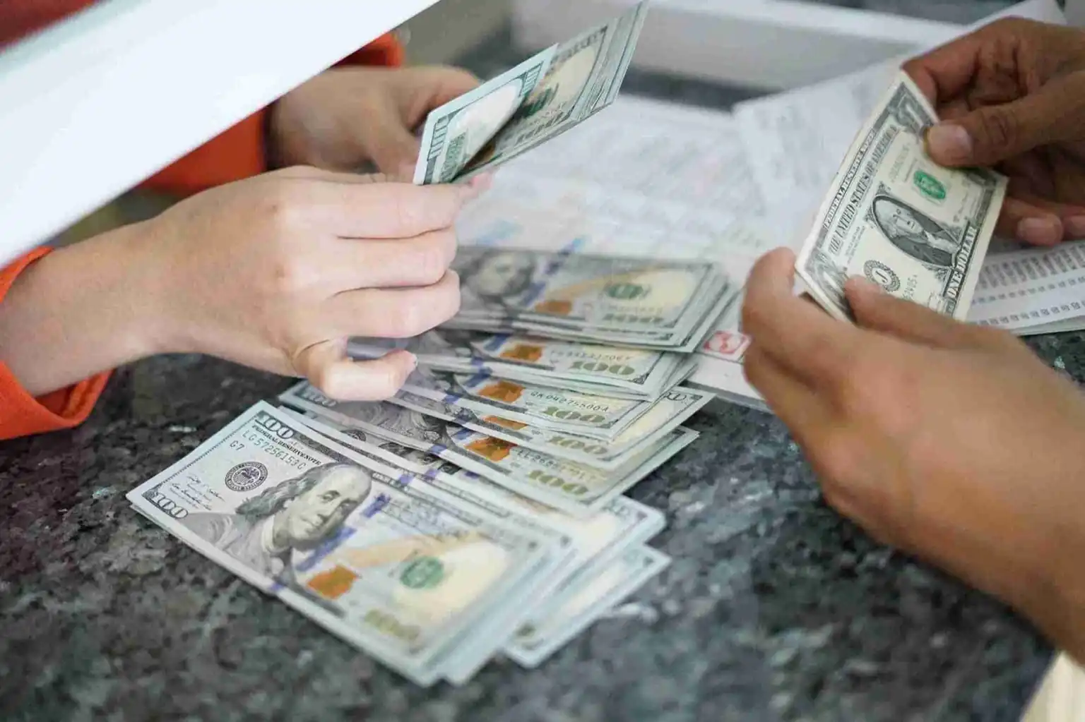 Kembali Menguat, Dolar AS Sambut Positif Pemangkasan Suku Bunga 