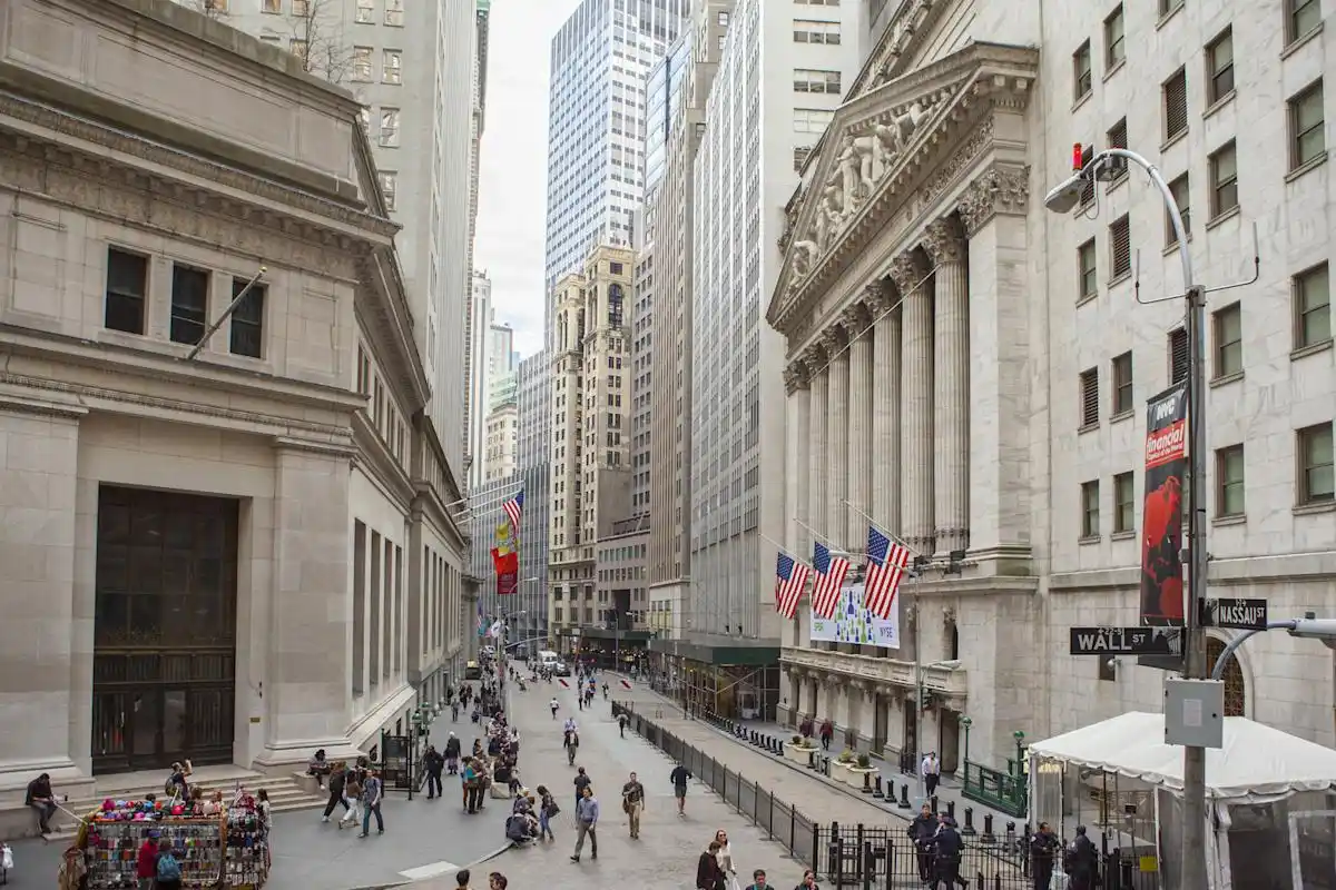 Wall Street Akhiri Pekan dengan Penguatan: Data Inflasi Sesuai Ekspektasi