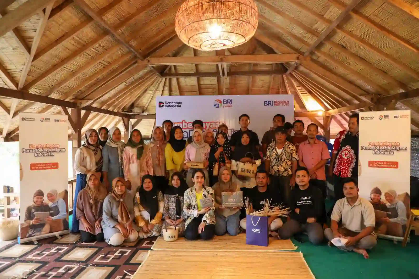 BRI Berdayakan Purna PMI Berinovasi Kerajinan Bambu Kualitas Ekspor