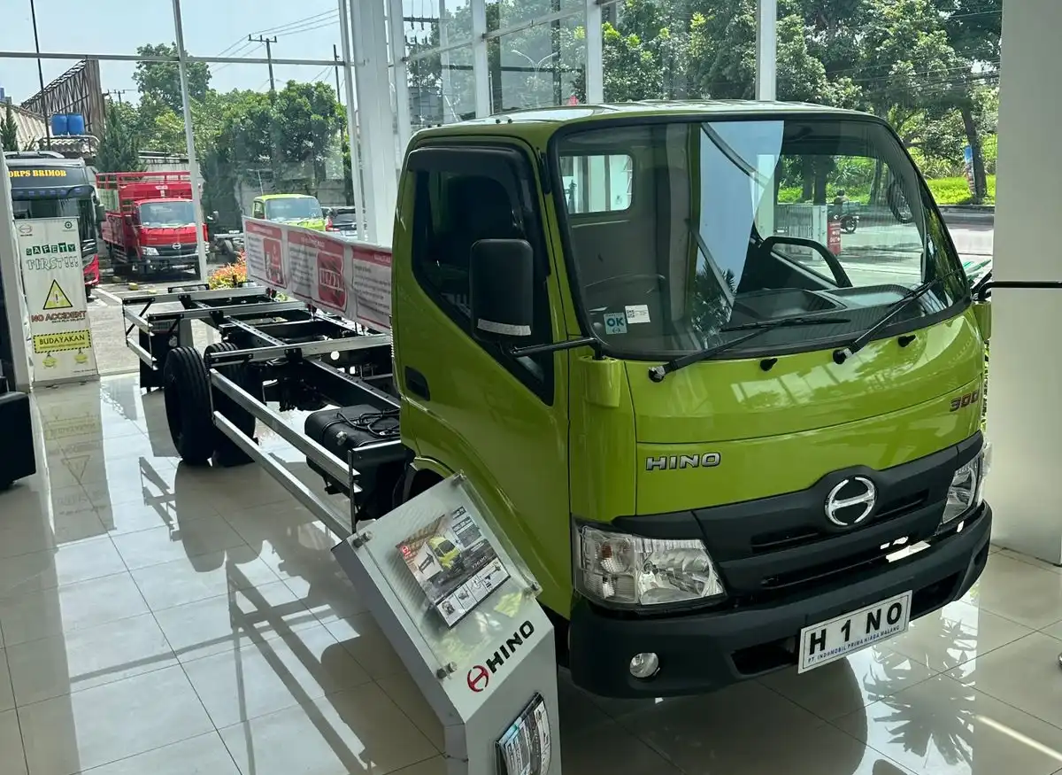 Hino Luncurkan 300–136 MDLR di Surabaya dan Malang
