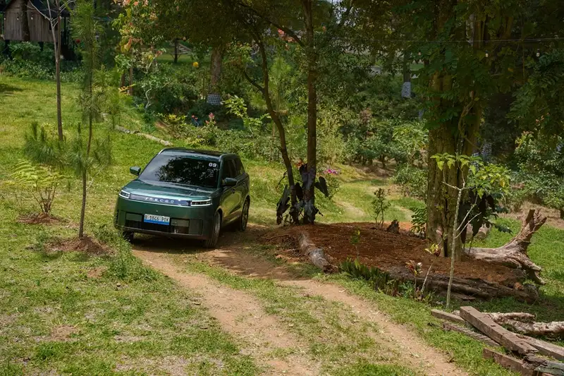 Jajal Performa di Medan Off-Road, J5 EV Siap Geser Rival Hybrid