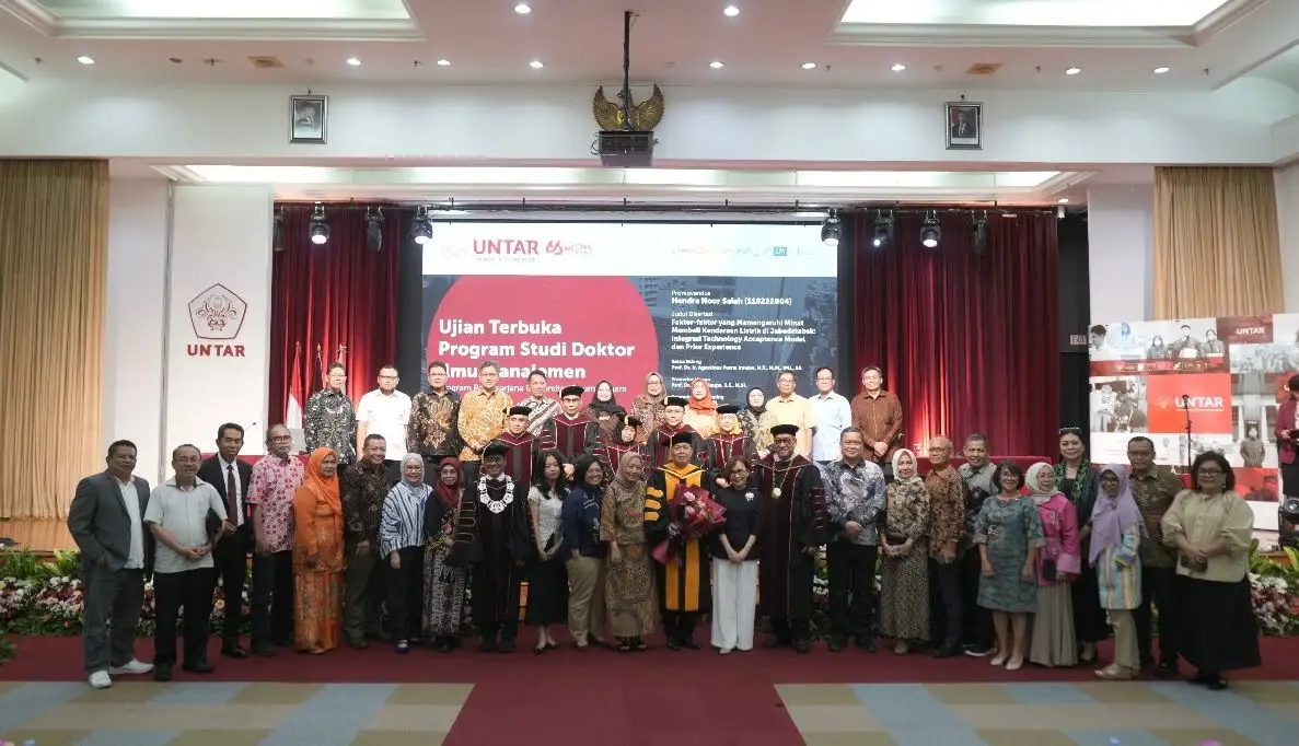 Dari Jurnalis Otomotif ke Jejak Akademik: Disertasi Hendra Noor Saleh Kupas Strategi Adopsi EV