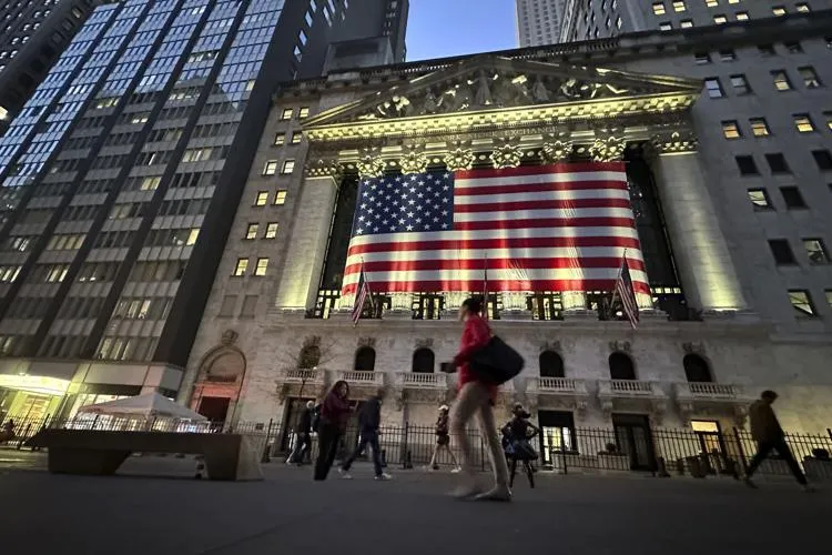 Wall Street Lesu Usai Rate Cut, Komentar Powell Buat Pasar Hati-hati