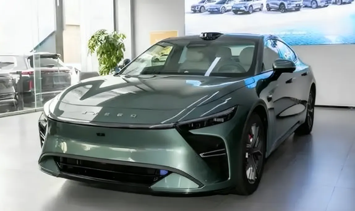 Sedan Listrik Chery Exlantix ES 2026 Meluncur, Jarak Tembus 860 Km