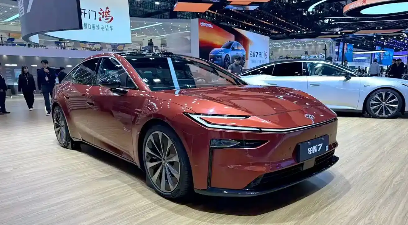 Toyota bZ7 Pamer Desain Aerodinamis dan LiDAR Atap