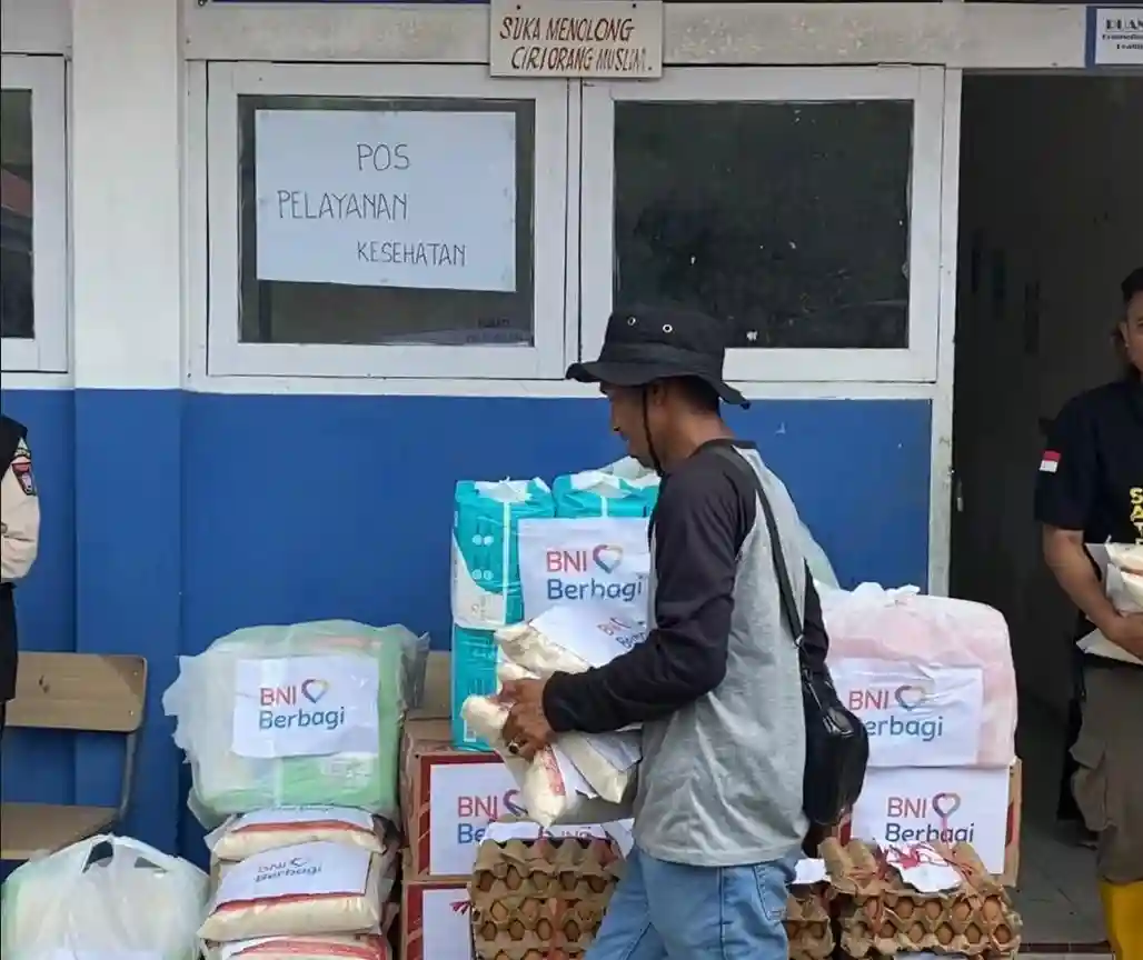 Bank BNI Bantu Ribuan Korban Banjir di Padang dan Sibolga