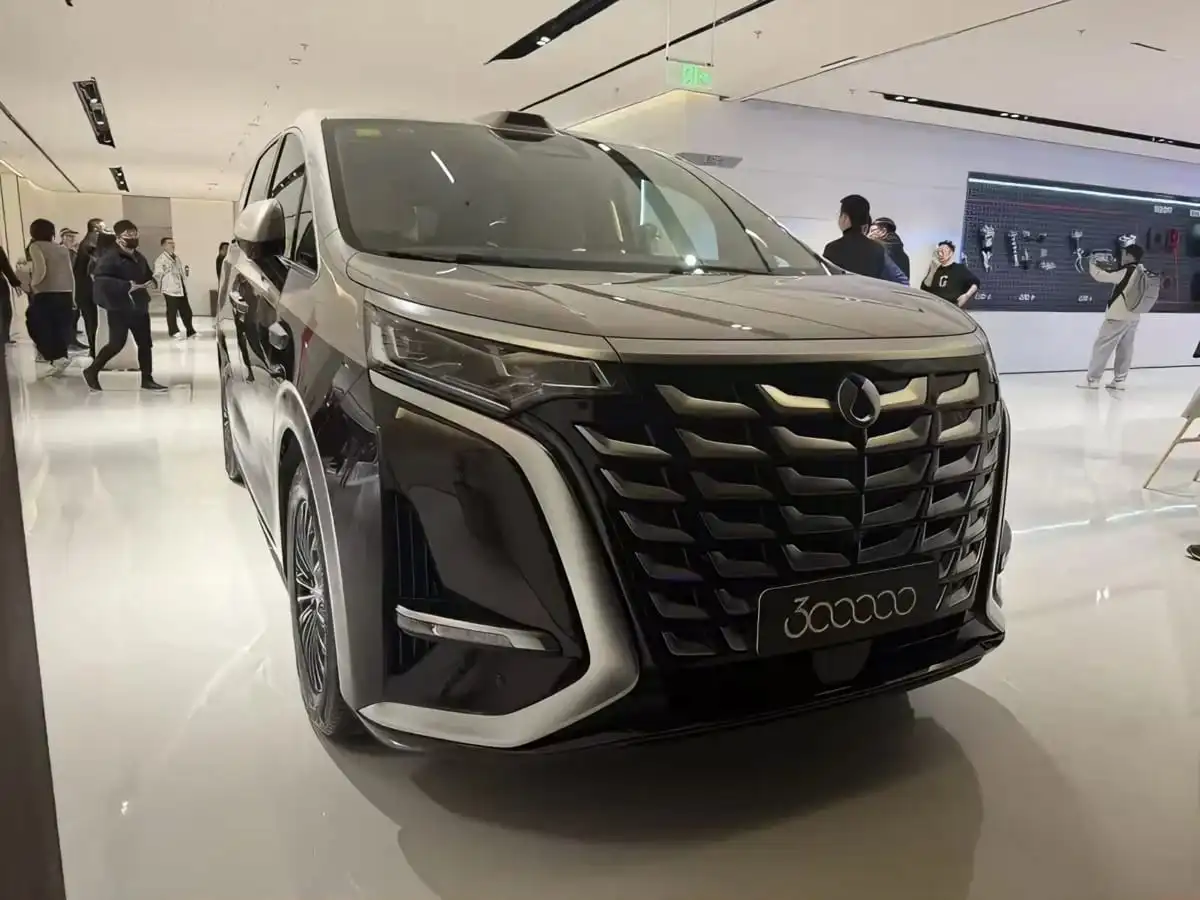 Penjualan Denza D9 Melejit saat Pasar MPV Merosot