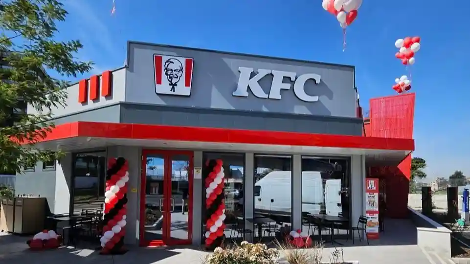 KFC (FAST) Pasang Target Ambisius di 2026, tapi Fundamentalnya Suram