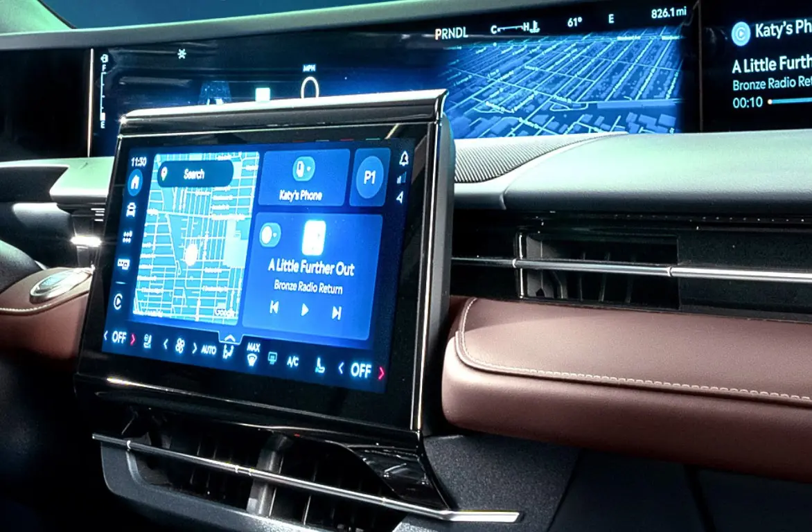 Riset Ungkap Bahaya Layar Sentuh saat Mengemudi