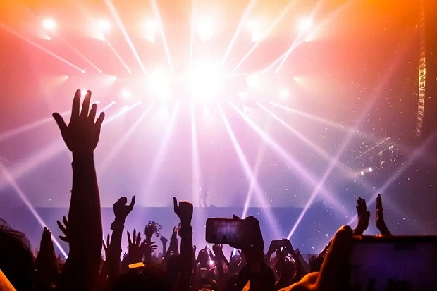 IRSX Geber Cuan dari Konser Hybrid: Brian McKnight Sold Out, Westlife Siap Digelar