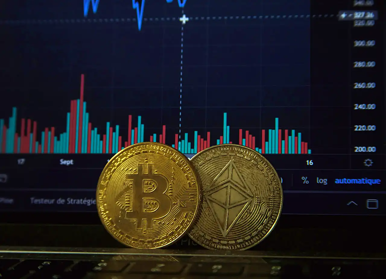 Perak Cetak Rekor, Pasar Cermati Arah Bitcoin