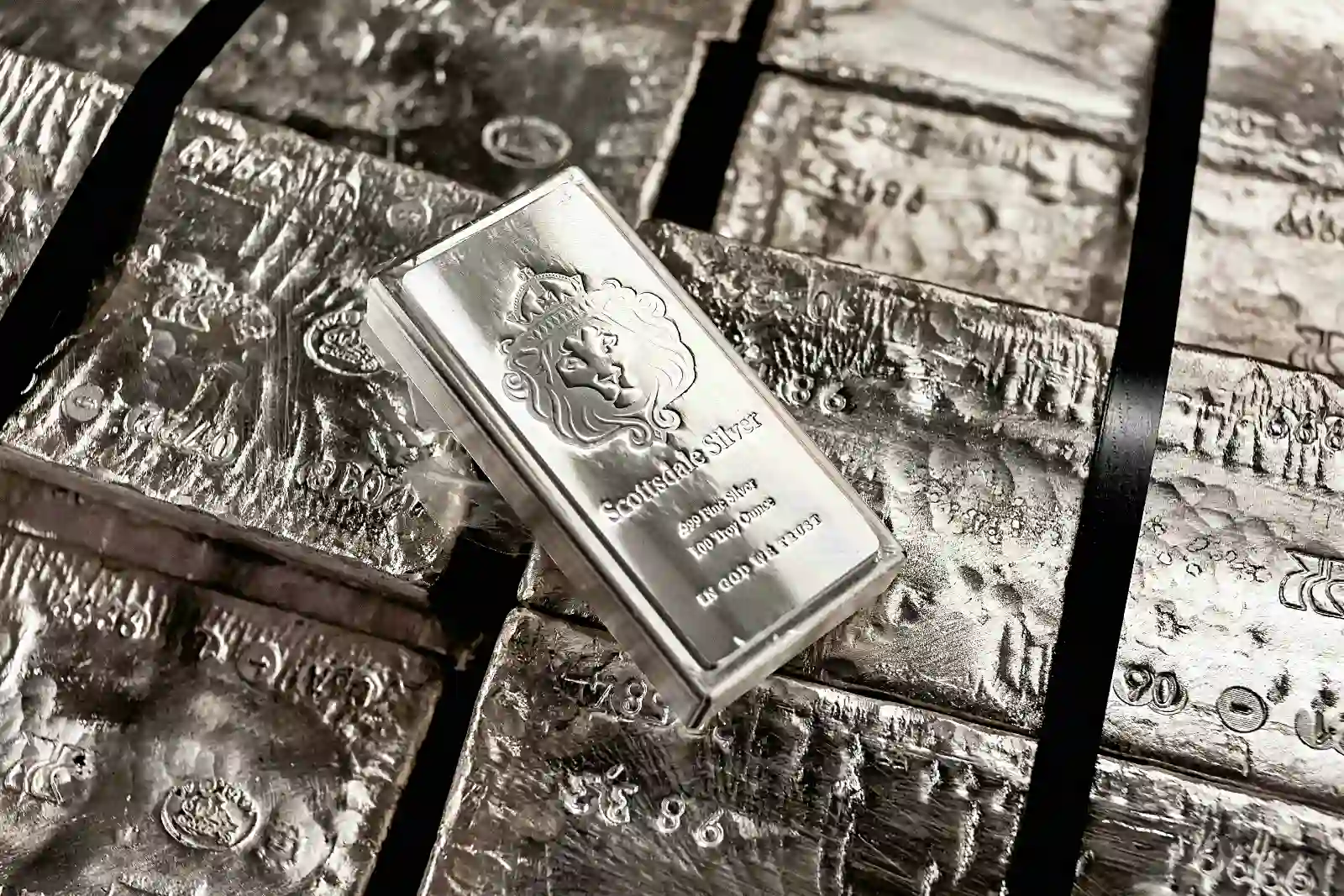 Perak Tembus USD100 per Ons, Gejolak Geopolitik Picu Reli?