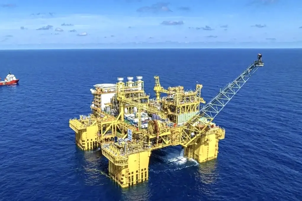 Harga Minyak Naik Tipis di Tengah Ketegangan AS–Iran dan Lonjakan Stok AS