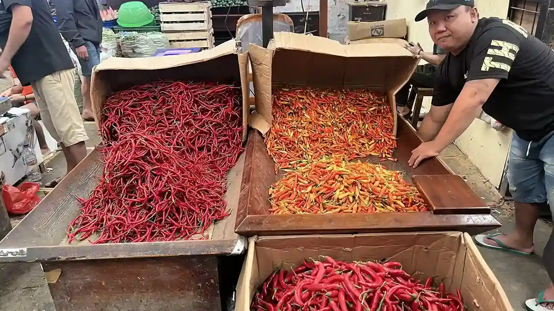 Jelang Ramadan 2026, Harga Bawang Merah dan Cabai Rawit di Pasar Kramat Jati Melonjak