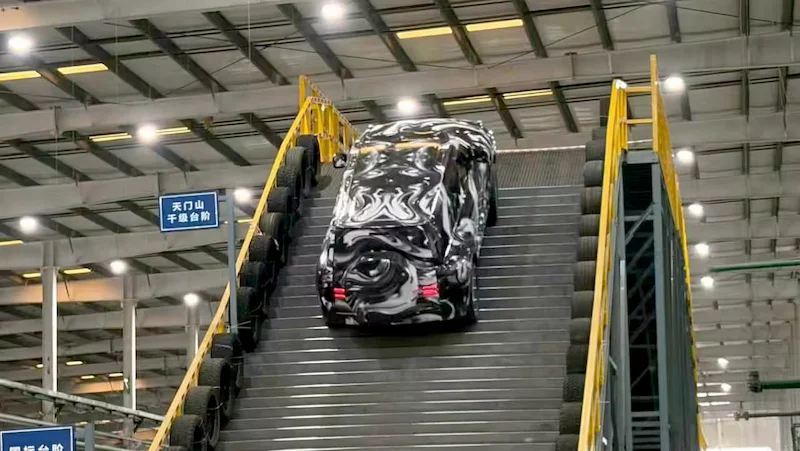 BYD Kejutkan Publik Lewat Video Simulasi Mobil Naik Gunung Tianmen