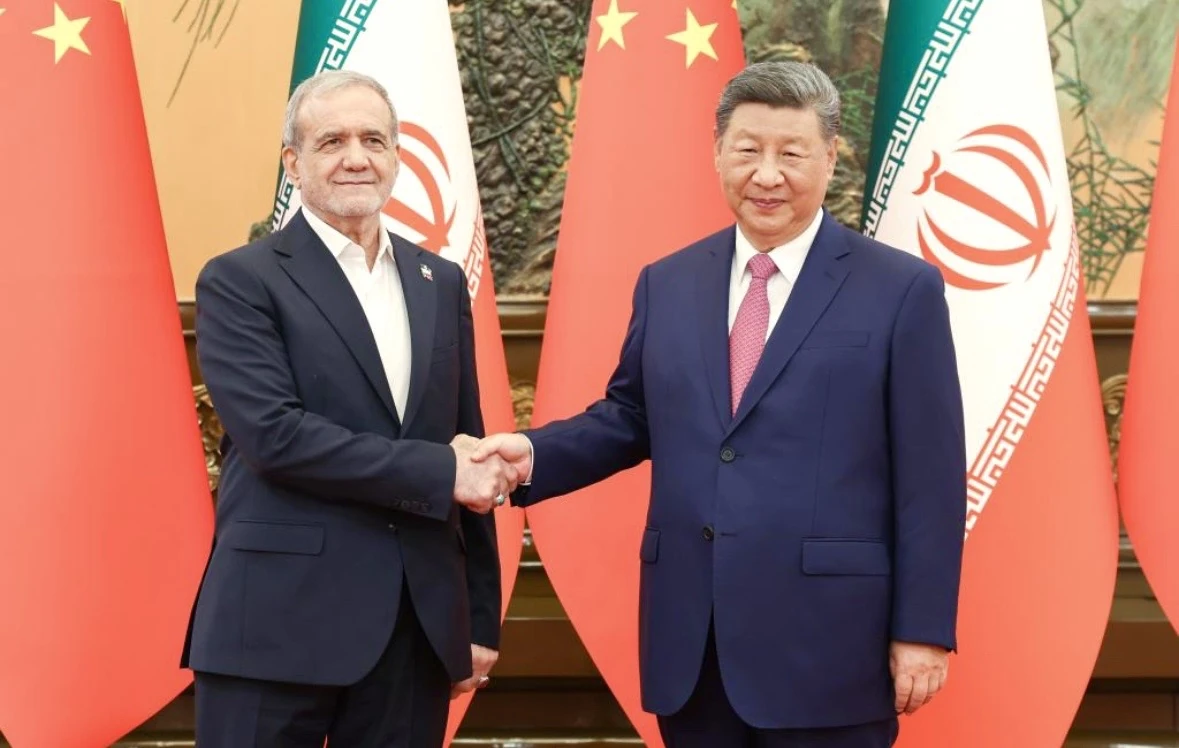 China Turun Tangan Lobi Iran agar Buka Selat Hormuz