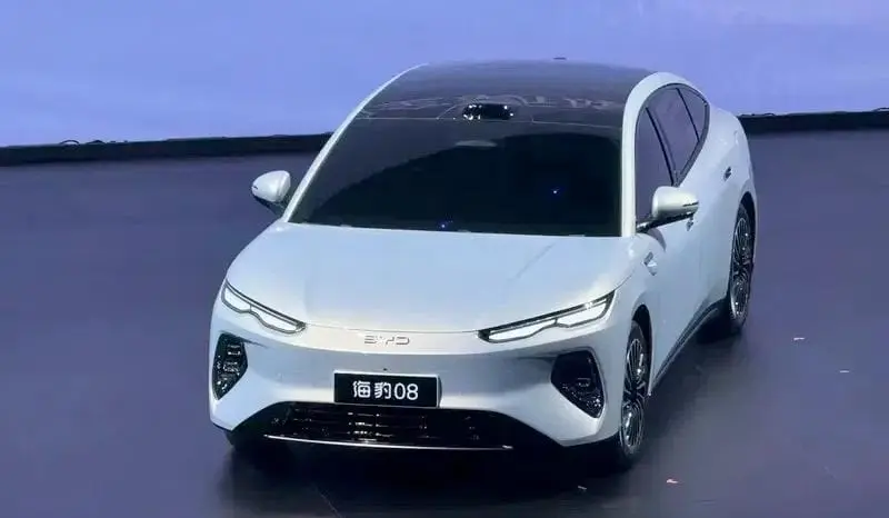 Sedan Listrik Baru BYD Seal 08 Punya Fast Charging 5 Menit