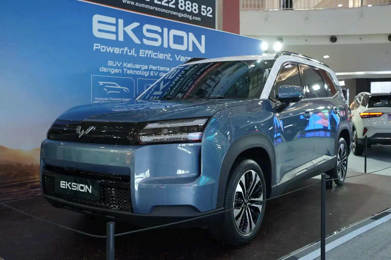 Wuling Pamerkan Mobil EV hingga Hybrid di Mall Jakarta
