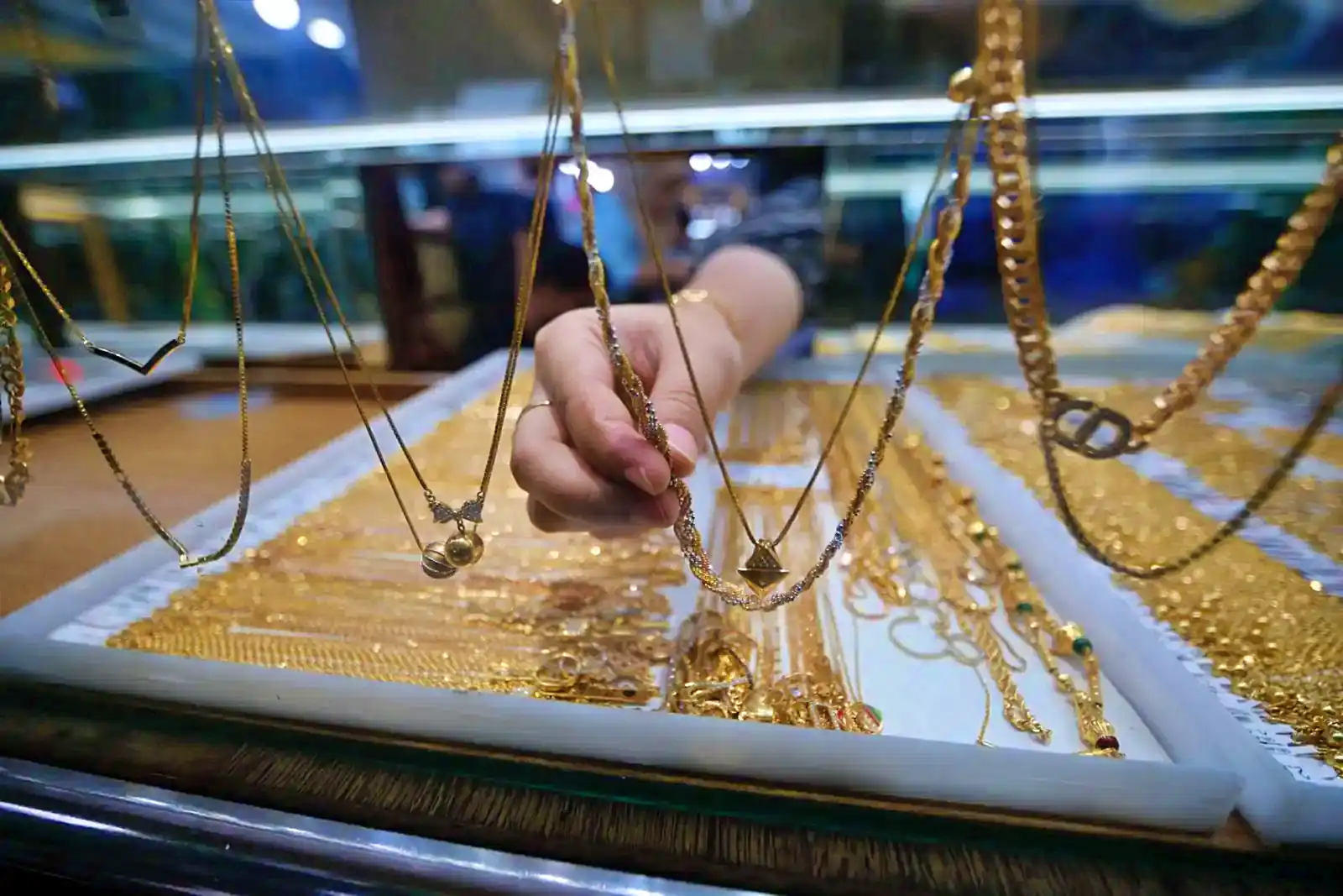 Emas Pegadaian Rontok Jelang Lebaran, Harga Ikuti Tekanan Global