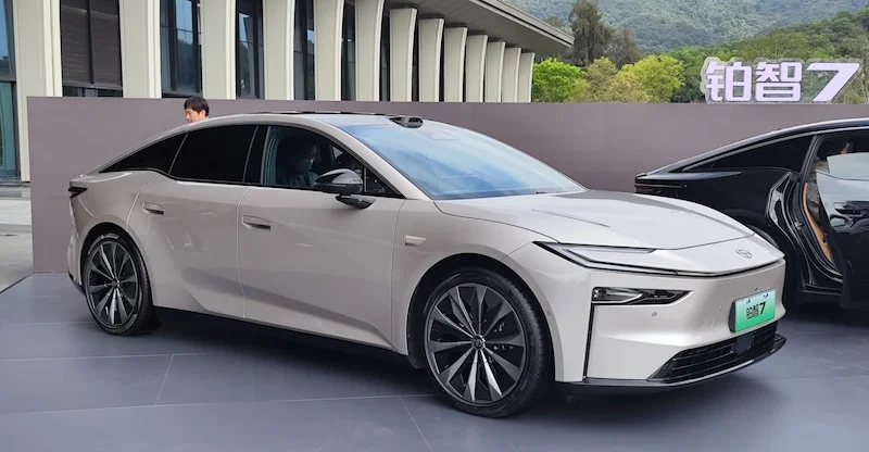 Toyota bZ7 Laris 3.100 Unit dalam 1 Jam, ini Rahasianya