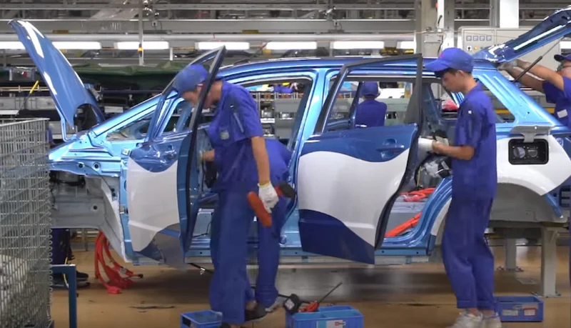 BYD Pangkas 100 Ribu Karyawan, Ada Apa?