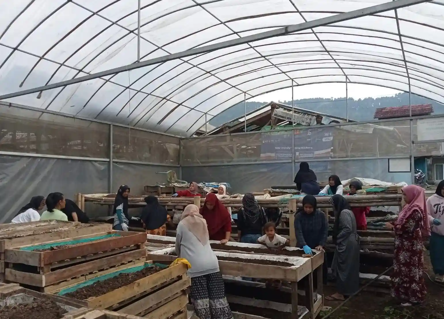 Kisah Onih, Ubah Limbah Jadi Cuan Lewat PNM dan BRILink