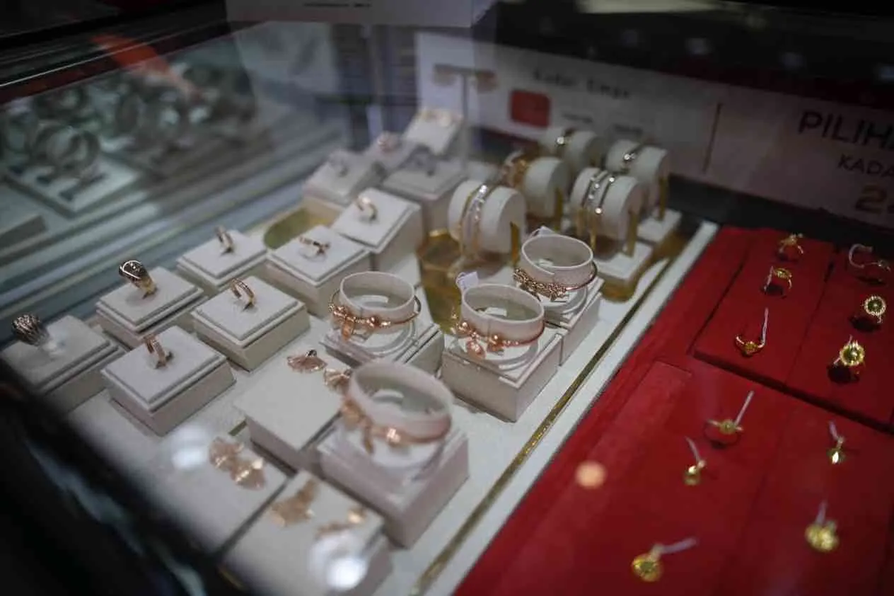 Harga Emas Naik Rp29.000 per Gram, Target Global Turun