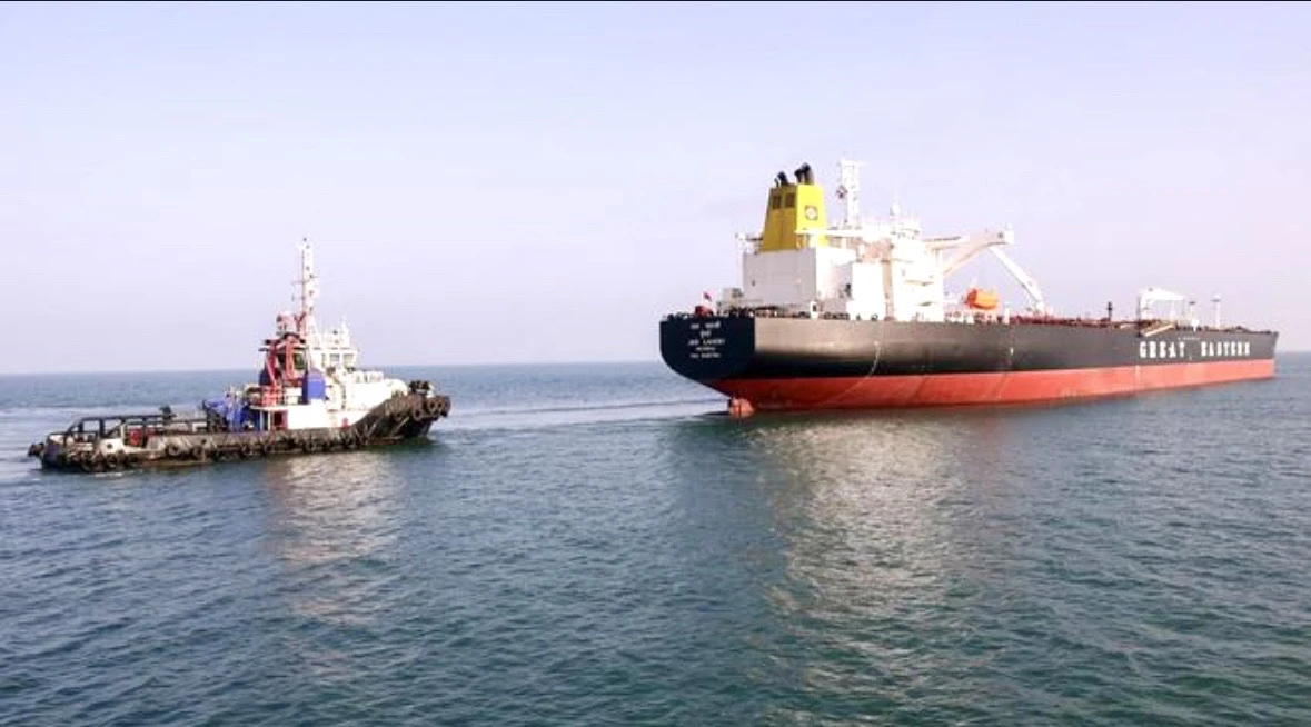 Lintasan Hormuz Sempat Dibuka, tapi Kapal Disambut Tembakan