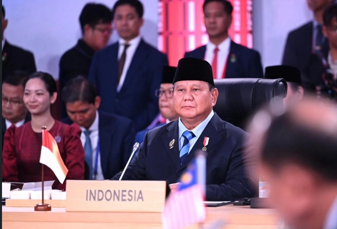 Pengamat Ungkap Fenomena Berburu Valas di Desa usai Rupiah Terus Melemah
