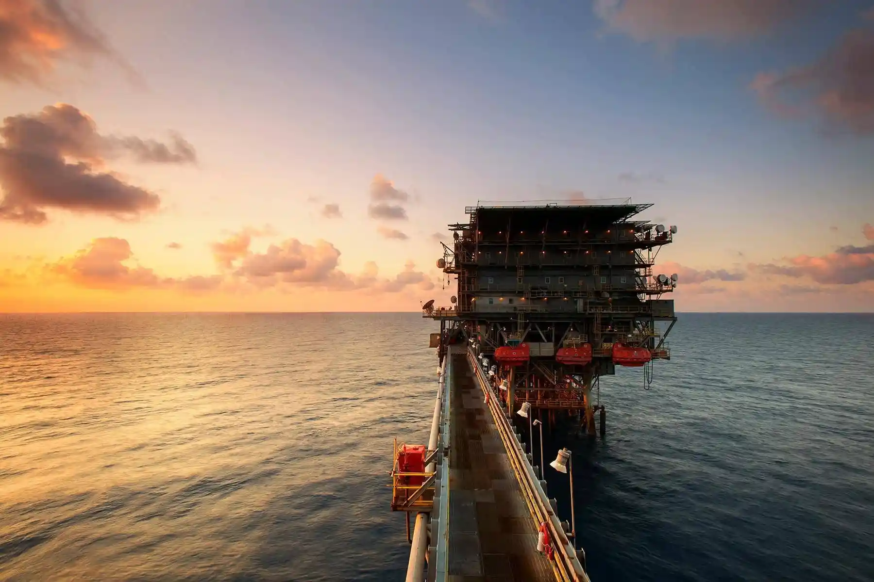 WTI Terbang ke USD96,60, Pasar AS Masih Wait and See