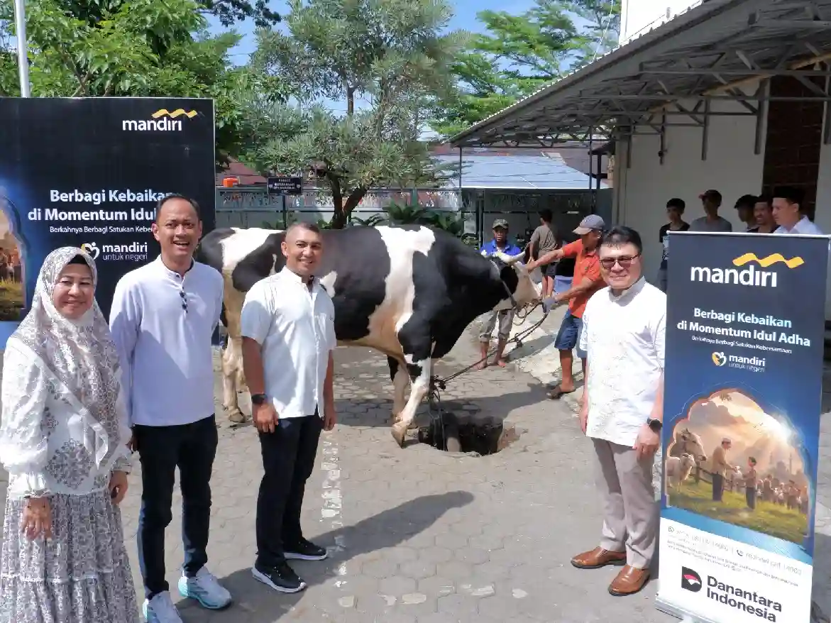 Bank Mandiri Salurkan 2.529 Hewan Kurban, Makassar-Maluku dapat 2,5 Ton Daging