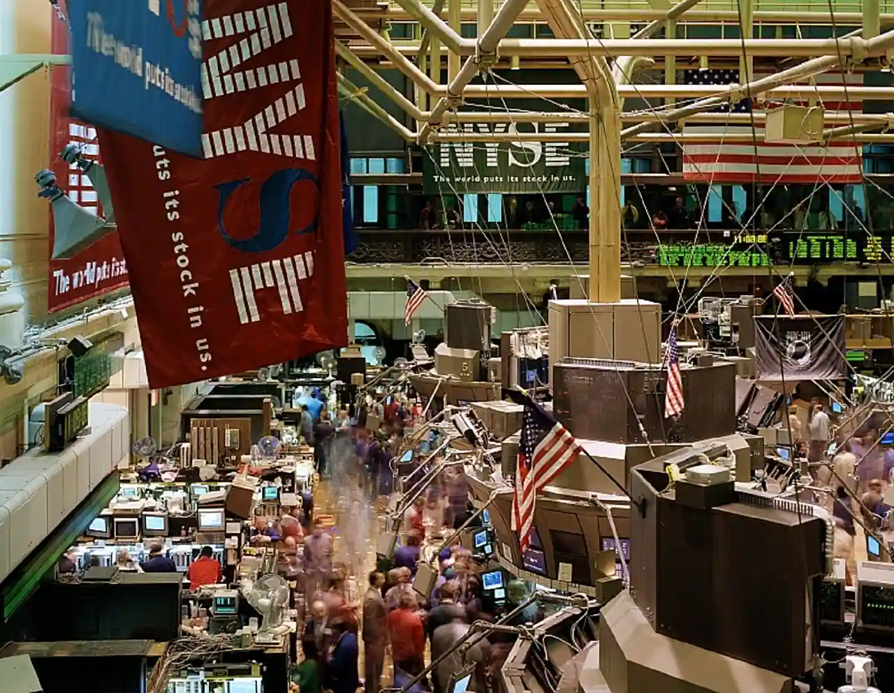 Saham Dell Bikin Nasdaq Melesat 0,21 Persen, Wall Street Pecah Poin