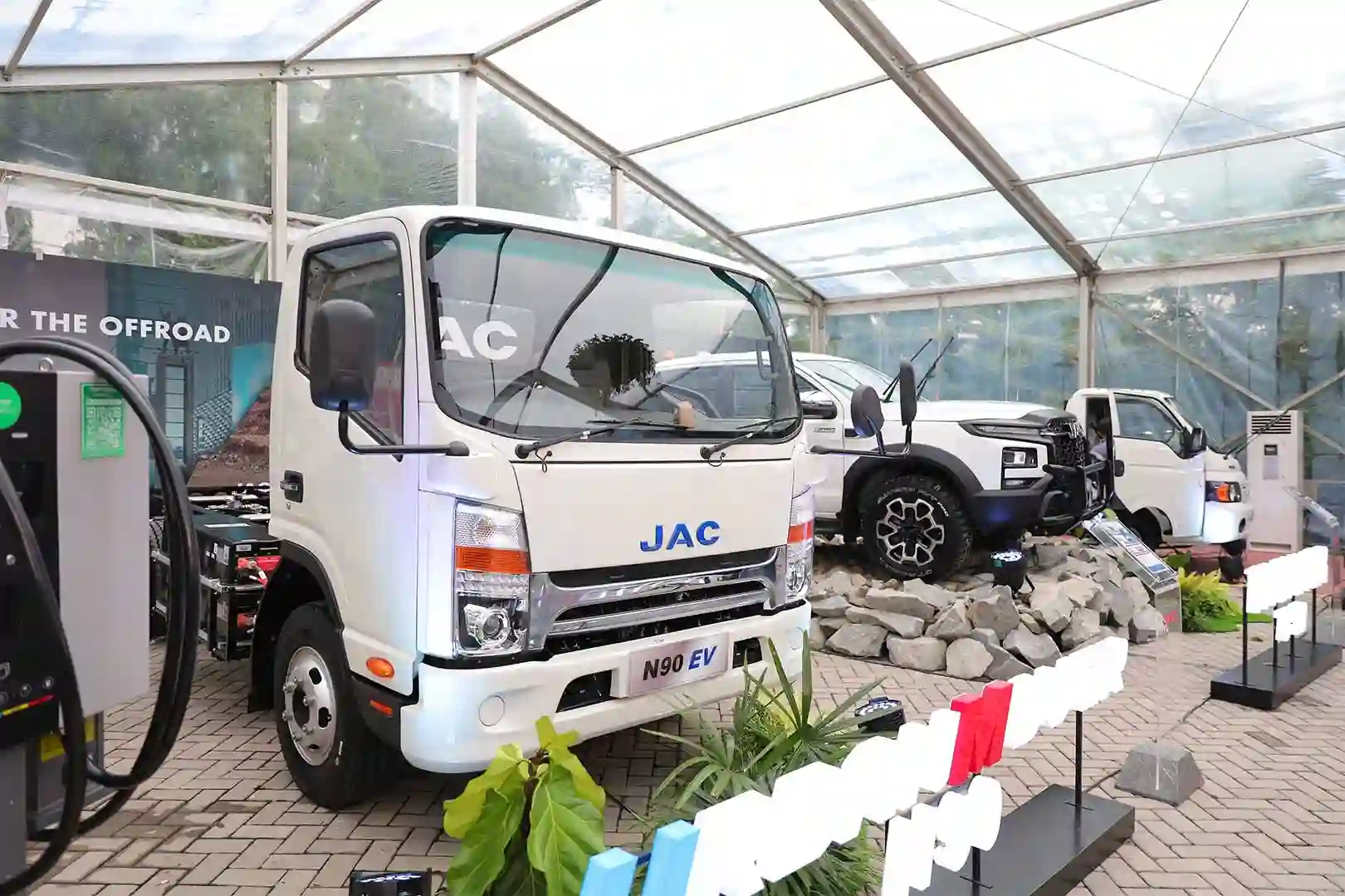 Subsidi BBM Tembus Rp719 Triliun, DEN Lirik Truk Listrik