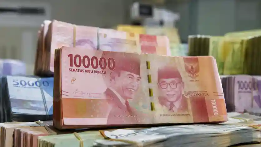 Pasar Tunggu Arah Warsh, Rupiah Turun 0,21 Persen