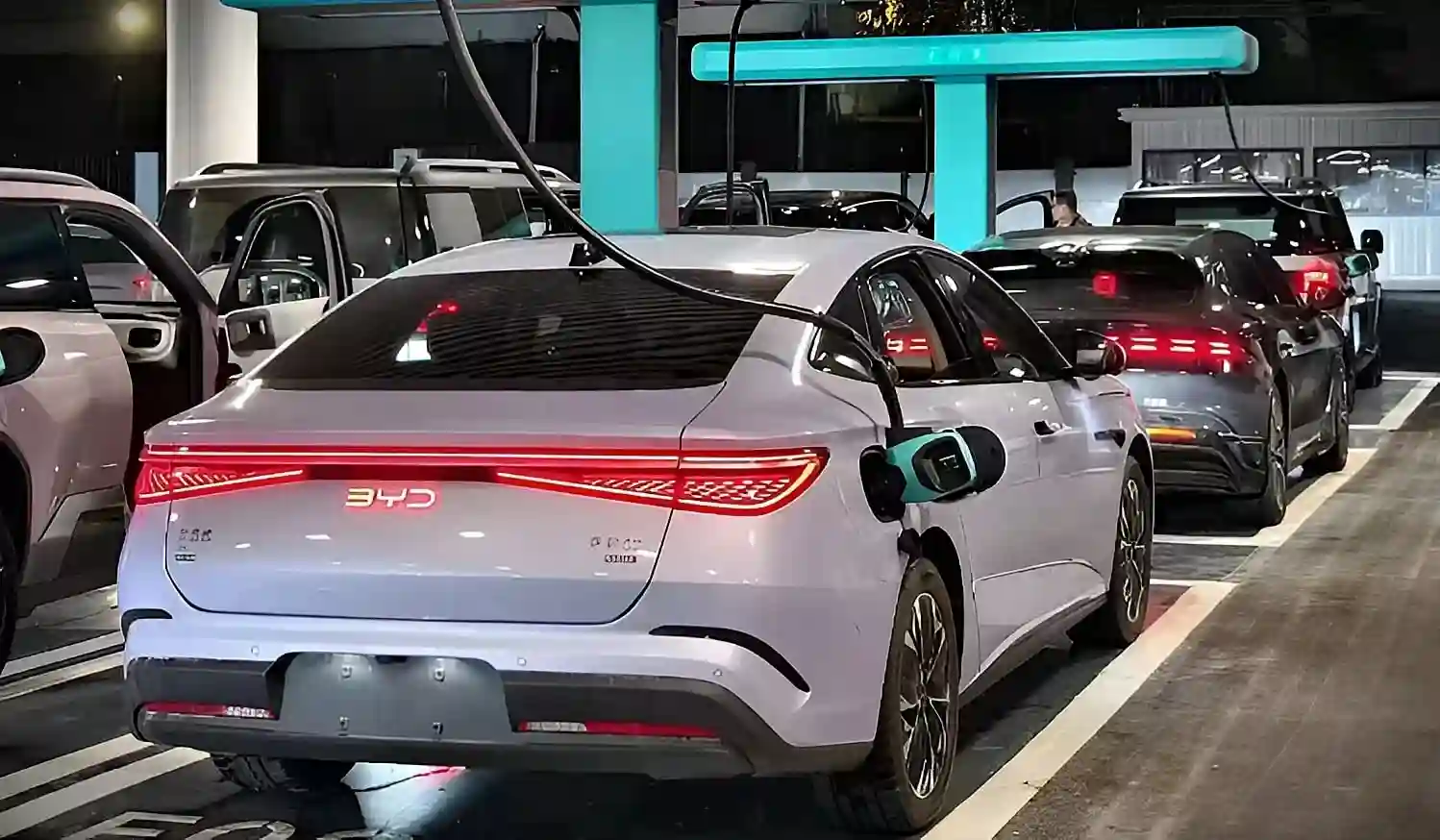Geely Sindir Flash Charging BYD, Soroti Risiko Suhu Baterai Tinggi