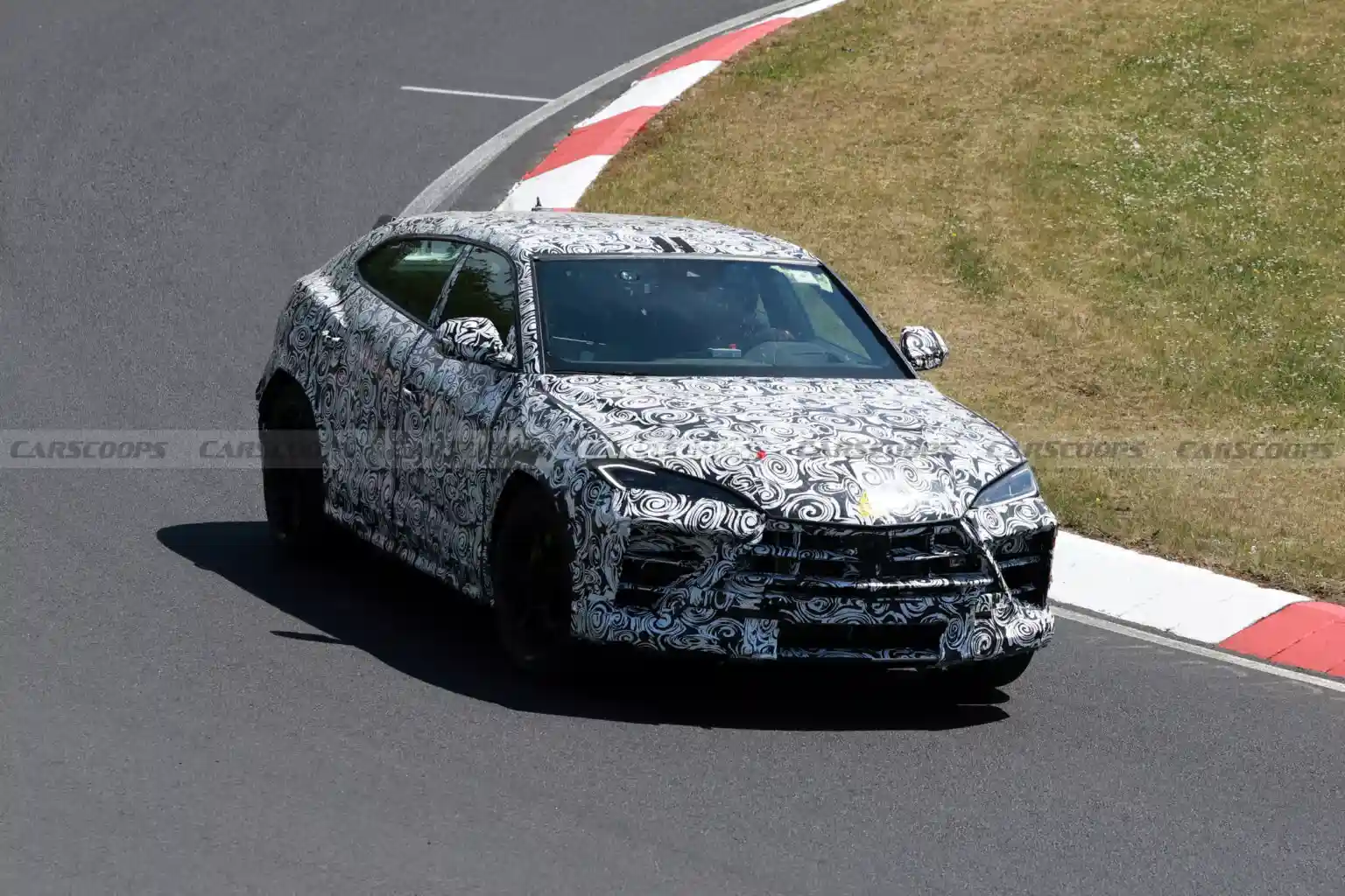 Lamborghini Siapkan SUV Hybrid Baru, Inikah Urus Performante?