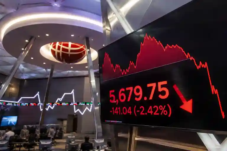 IHSG Ambruk ke Level 5.600: RAJA, AYLS, dan MSKY Menguat