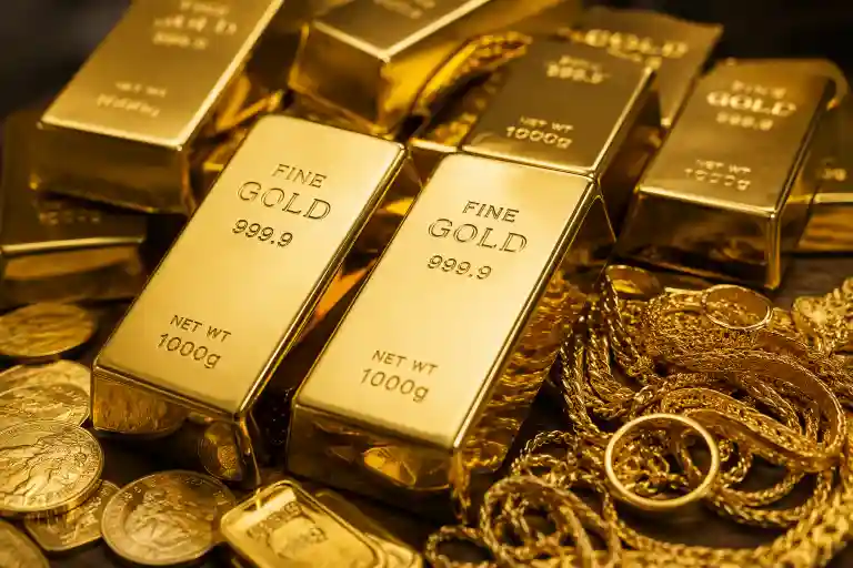 Harga Emas Antam Turun Rp5.000, Buyback Anjlok